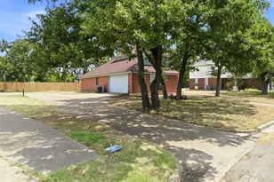 1111 Springhill St, Bellmead, TX 76705 - Photo 3