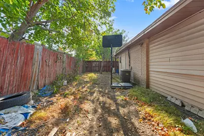 13105 Blossomheath Lane, Dallas, TX 75240 - Photo 11