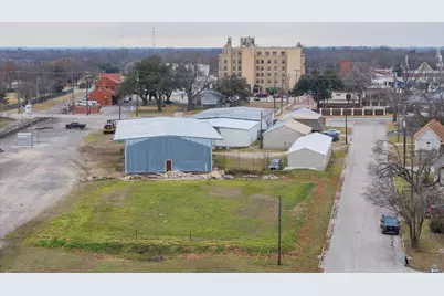 517 E Broadway Street, Gainesville, TX 76240 - Photo 25