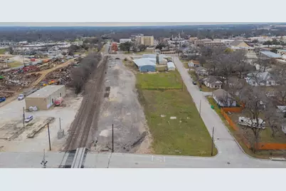 517 E Broadway Street, Gainesville, TX 76240 - Photo 35