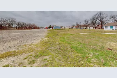 517 E Broadway Street, Gainesville, TX 76240 - Photo 29