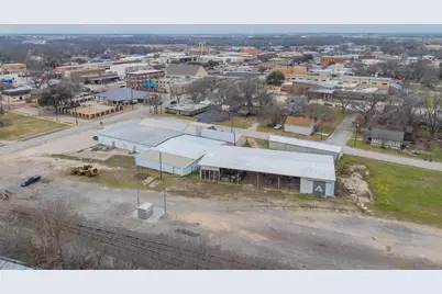 517 E Broadway Street, Gainesville, TX 76240 - Photo 33