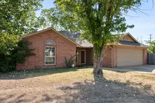 1212 Charles Dr, Alvarado, TX 76009 - Photo 3