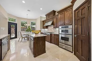 9033 Jasmine Ln, Irving, TX 75063 - Photo 11