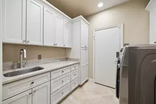 9033 Jasmine Ln, Irving, TX 75063 - Photo 13