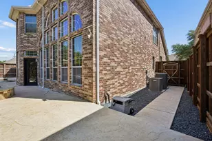 9033 Jasmine Ln, Irving, TX 75063 - Photo 35