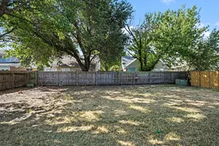 307 Hopewell St, Grand Prairie, TX 75052 - Photo 15