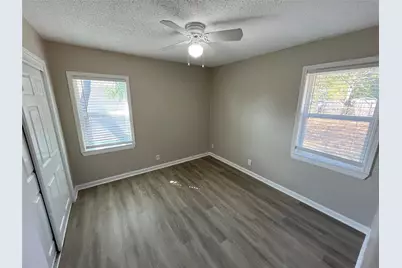 427 NE 38th Street, Grand Prairie, TX 75050 - Photo 9