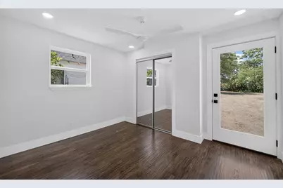 409 S Barnett Avenue, Dallas, TX 75211 - Photo 21