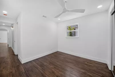 409 S Barnett Avenue, Dallas, TX 75211 - Photo 21