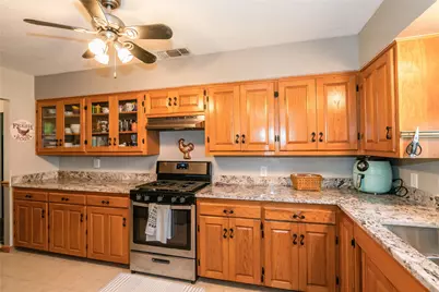 517 E Locust Street, Nocona, TX 76255 - Photo 7