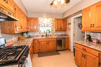 517 E Locust Street, Nocona, TX 76255 - Photo 5