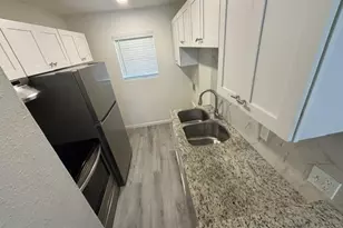 2637 W Randol Mill Rd, Arlington, TX 76012 - Photo 7
