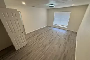 2637 W Randol Mill Rd, Arlington, TX 76012 - Photo 9