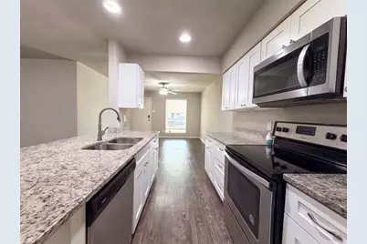 330 E Coral Way, Grand Prairie, TX 75051 - Photo 5