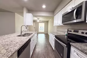 330 E Coral Way, Grand Prairie, TX 75051 - Photo 5