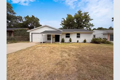 330 E Coral Way, Grand Prairie, TX 75051 - Photo 1