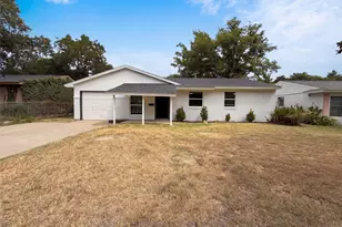 330 E Coral Way, Grand Prairie, TX 75051 - Photo 1