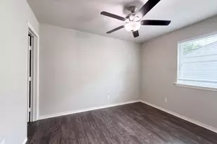 330 E Coral Way, Grand Prairie, TX 75051 - Photo 15