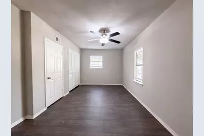 330 E Coral Way, Grand Prairie, TX 75051 - Photo 9