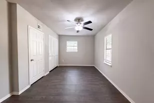 330 E Coral Way, Grand Prairie, TX 75051 - Photo 9