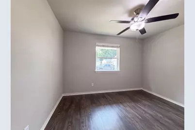 330 E Coral Way, Grand Prairie, TX 75051 - Photo 11