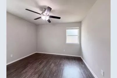 330 E Coral Way, Grand Prairie, TX 75051 - Photo 13