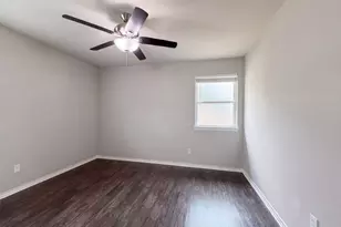 330 E Coral Way, Grand Prairie, TX 75051 - Photo 13