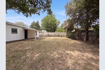 330 E Coral Way, Grand Prairie, TX 75051 - Photo 19