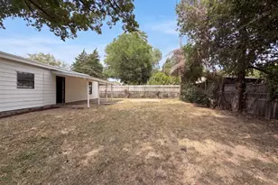 330 E Coral Way, Grand Prairie, TX 75051 - Photo 19