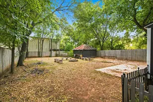 203 N Pendell Ave, Cleburne, TX 76033 - Photo 23