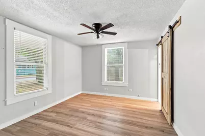 203 N Pendell Avenue, Cleburne, TX 76033 - Photo 13