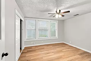 203 N Pendell Ave, Cleburne, TX 76033 - Photo 17