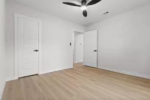 3216 Sharon St, Dallas, TX 75211 - Photo 9