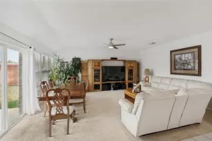4022 Meadow Canyon Dr, Lancaster, TX 75146 - Photo 7