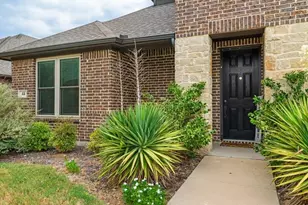 44 River Oaks Blvd, Waxahachie, TX 75165 - Photo 3