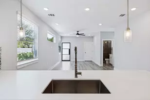 1042 Rosemont St, Austin, TX 78723 - Photo 9