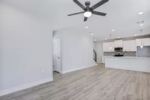 1042 Rosemont St, Austin, TX 78723 - Photo 5