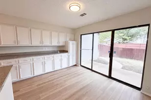 742 Hummingbird Cir, Lewisville, TX 75067 - Photo 13