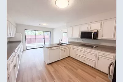 742 Hummingbird Circle, Lewisville, TX 75067 - Photo 11
