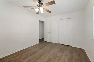 821 E Glendale St, Crowley, TX 76036 - Photo 7