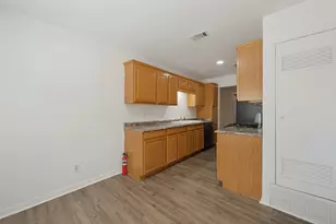 821 E Glendale St, Crowley, TX 76036 - Photo 11