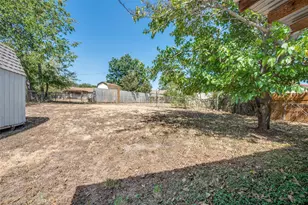 821 E Glendale St, Crowley, TX 76036 - Photo 23