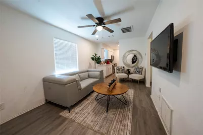 807 W Broadus Street, Fort Worth, TX 76115 - Photo 11