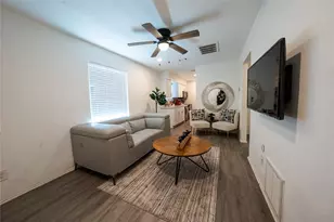 807 W Broadus St, Fort Worth, TX 76115 - Photo 11