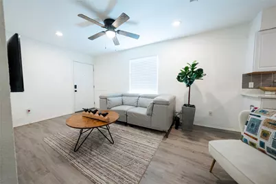 807 W Broadus Street, Fort Worth, TX 76115 - Photo 17