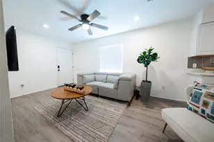 807 W Broadus St, Fort Worth, TX 76115 - Photo 17