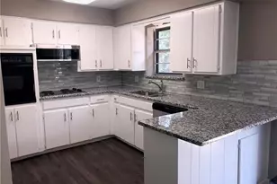 2936 Hunting Dr, Fort Worth, TX 76119 - Photo 5