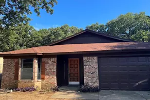 2936 Hunting Dr, Fort Worth, TX 76119 - Photo 1
