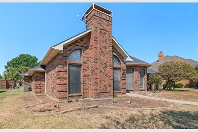 2703 Devonshire Drive, Carrollton, TX 75007 - Photo 3